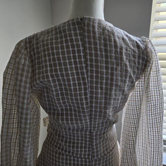 MISSGUIDED Size 6 Tall White&Cream Plaid V-Neck Dress, Wide Belt Straw Accent - Picture 12 of 12